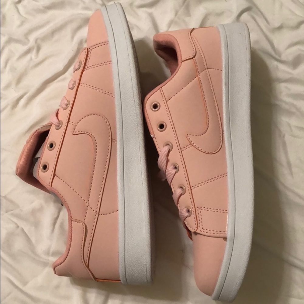 Shoe - Picture 3 of 3